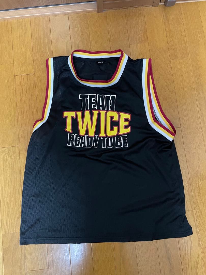美品　TWICE MOMO タンクトップ ready to be