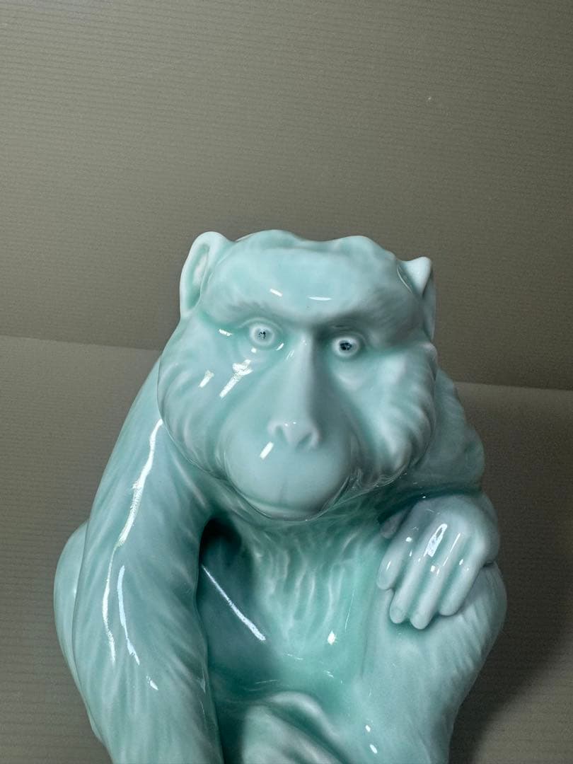 2130 深川製磁　宮内庁御用達　置物　猿　青磁　1客