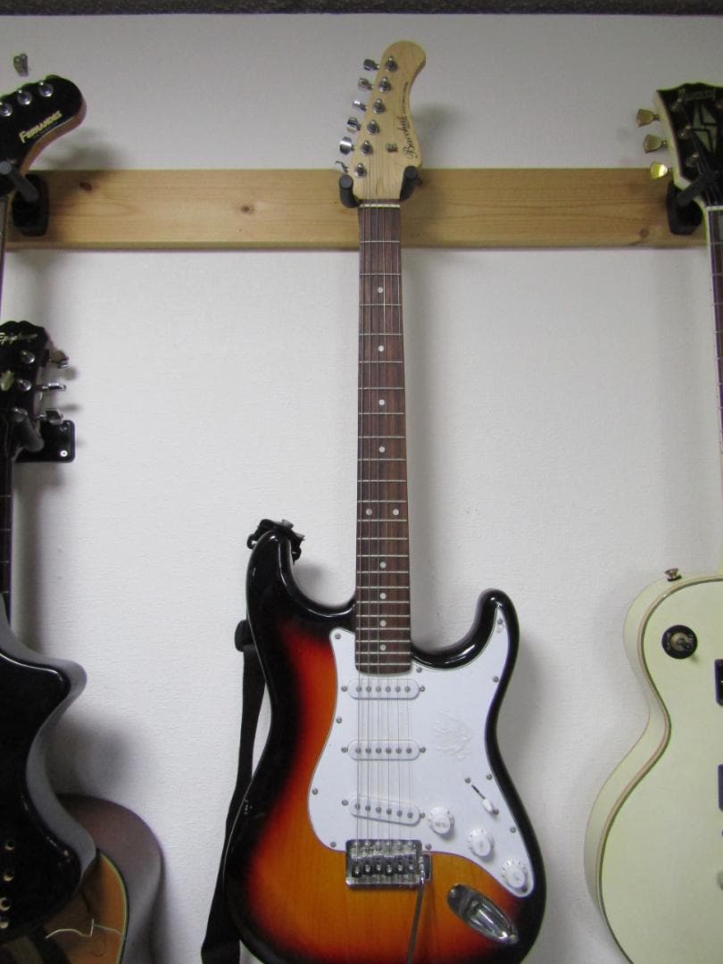 エレキギター　Bacchus　バッカス　ストラトタイプ まぁまぁ美品