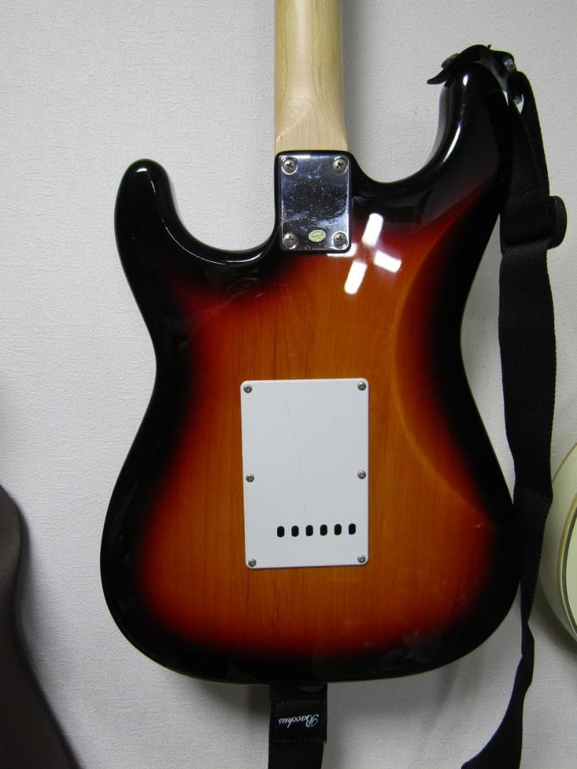 エレキギター　Bacchus　バッカス　ストラトタイプ まぁまぁ美品