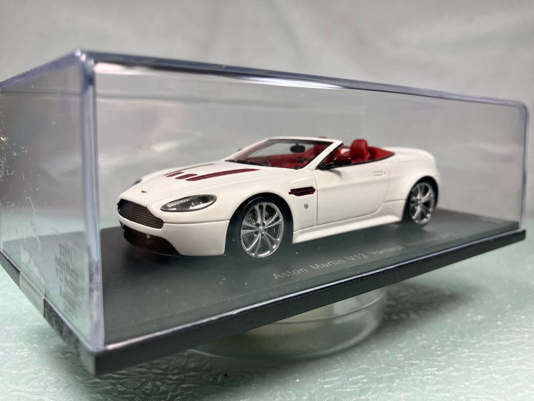 ミニカー Spark Aston Martin V12 Vantage Roadster