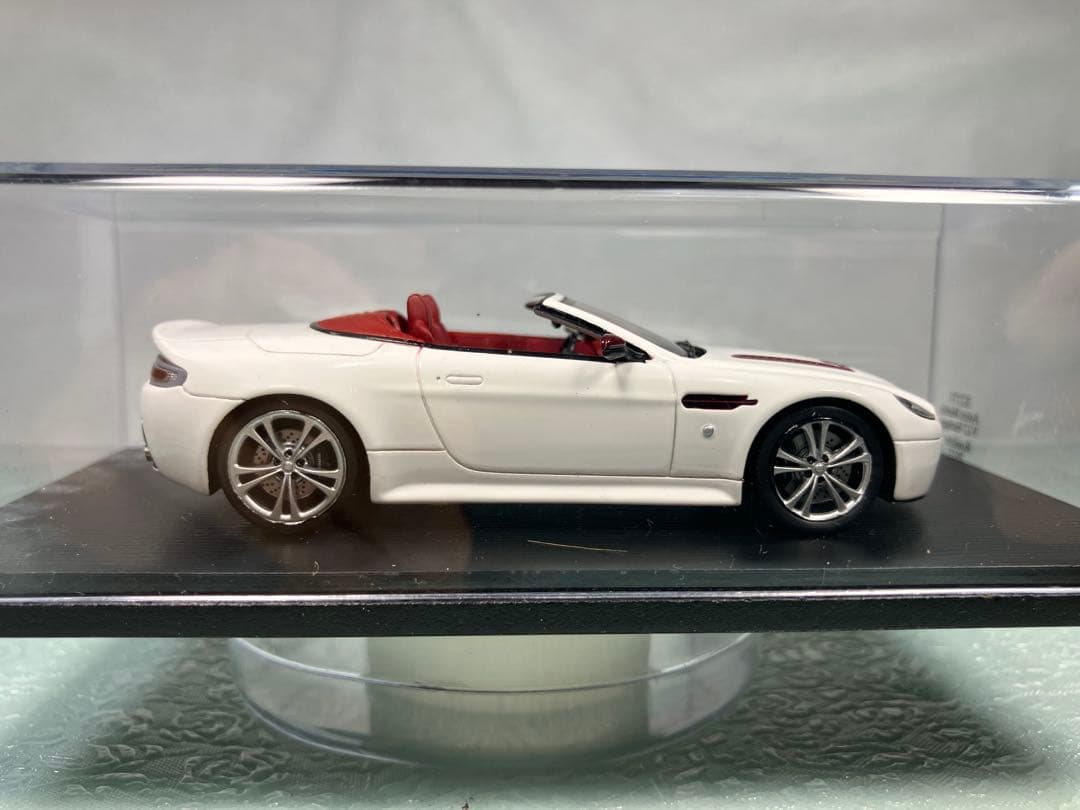 ミニカー Spark Aston Martin V12 Vantage Roadster