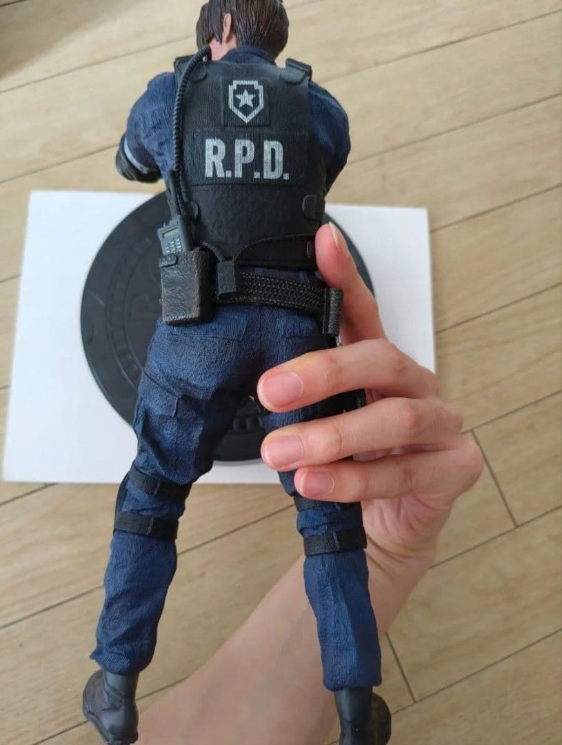 バイオハザード レオン RE フィギュア BIOHAZARD