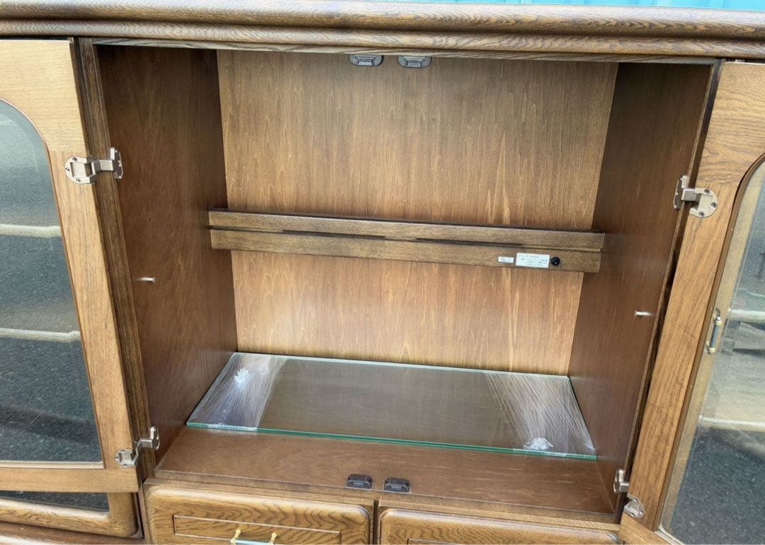 カリモク　照明付き　サイドボード　リビングボード　キャビネット　飾り棚　シェルフ