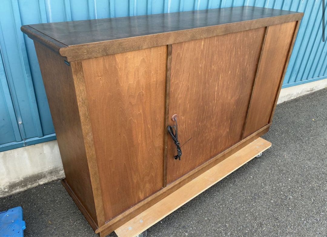 カリモク　照明付き　サイドボード　リビングボード　キャビネット　飾り棚　シェルフ