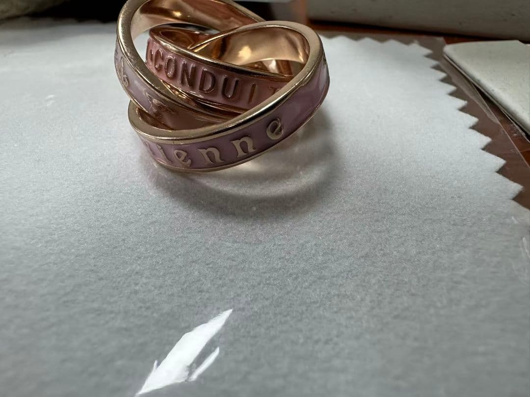 Vivienne Westwood ピンク スリーストラップリング