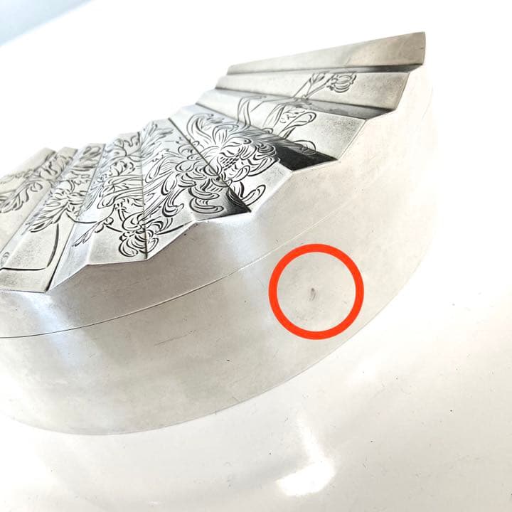 純銀製　扇型　菊文様　小物入れ