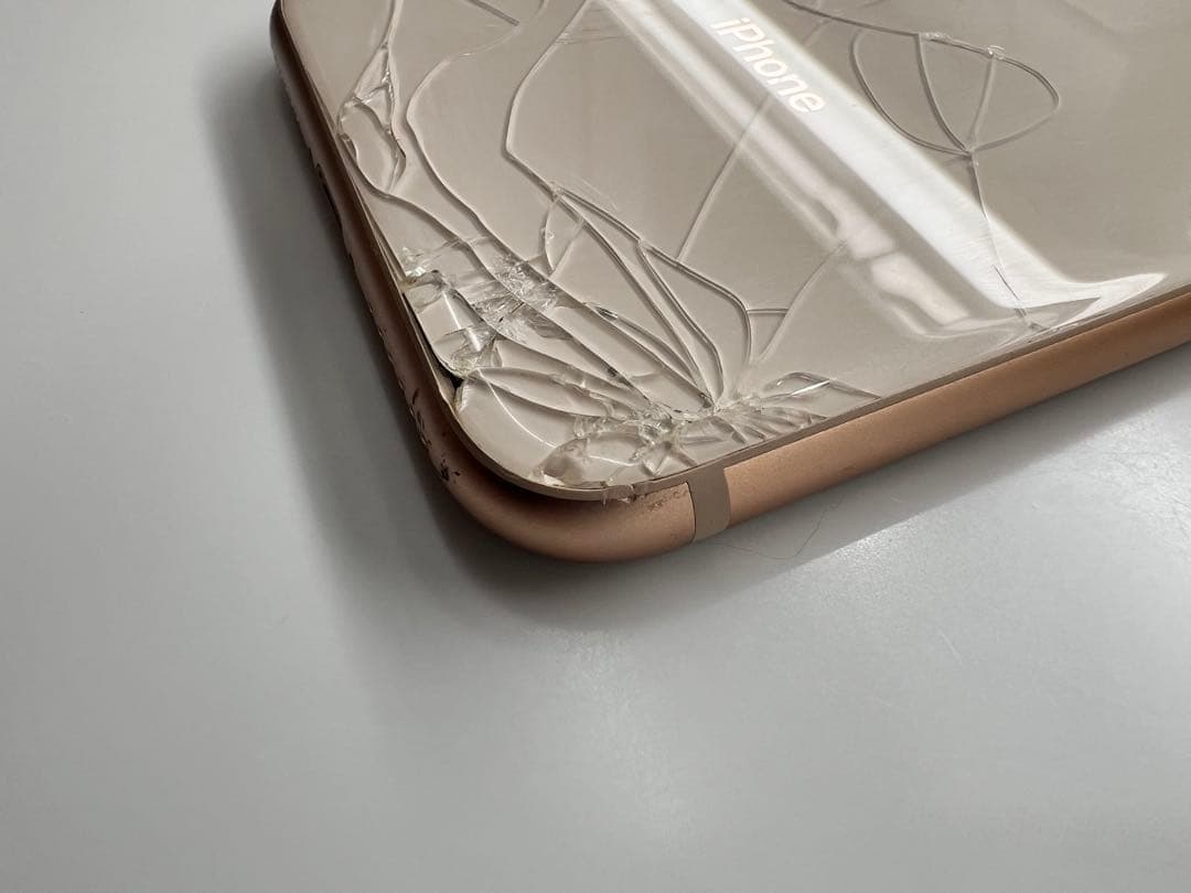 Apple iPhone8 ゴールド256GB ジャンク　動作問題なし