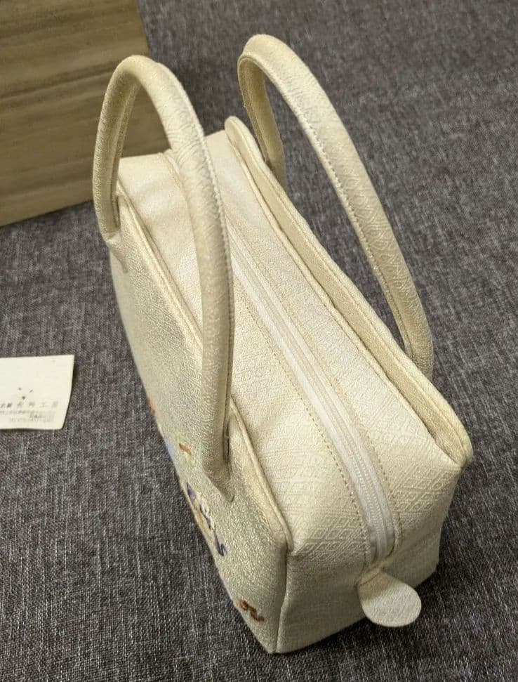 最終お値下げ！名門【逸品】長艸刺繍　手刺繍利休バッグ　和装　正絹　桐箱入り作家物