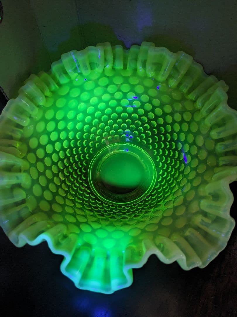 フェントン　ウランガラス　ヴァセリン　ホブネイルオパルセント　ラージフリルボウル