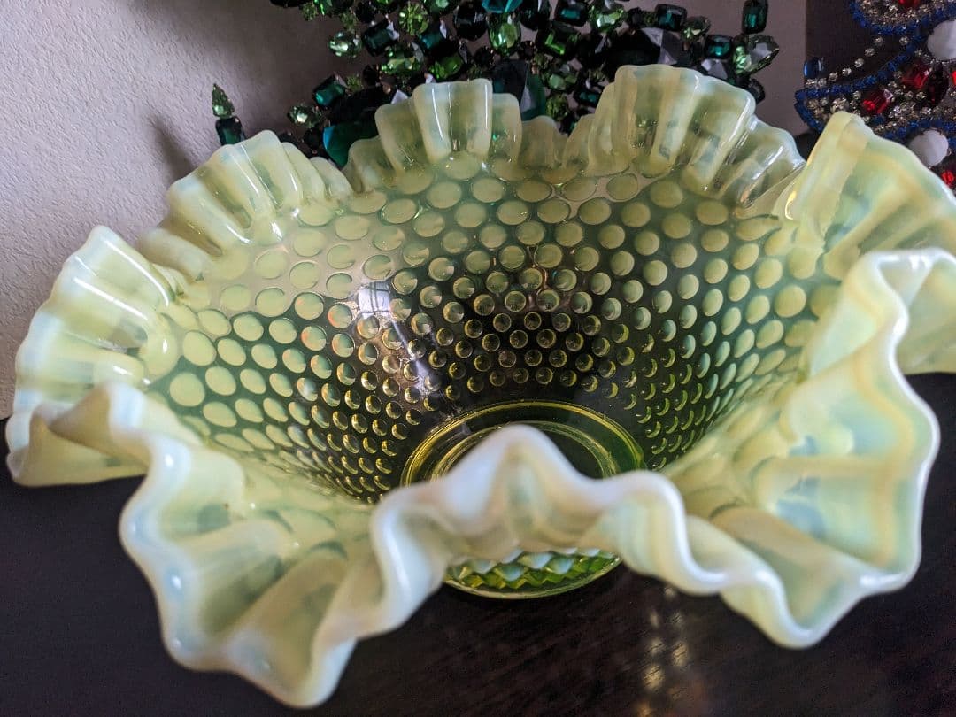 フェントン　ウランガラス　ヴァセリン　ホブネイルオパルセント　ラージフリルボウル