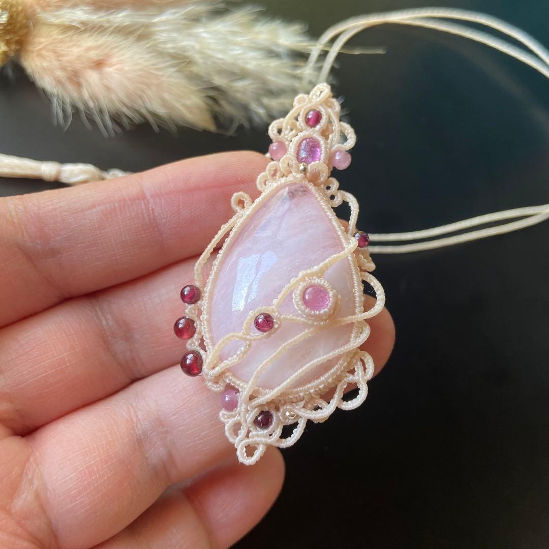 (みきの)♡大粒モルガナイト×2種類のピンクルビーのマクラメネックレス