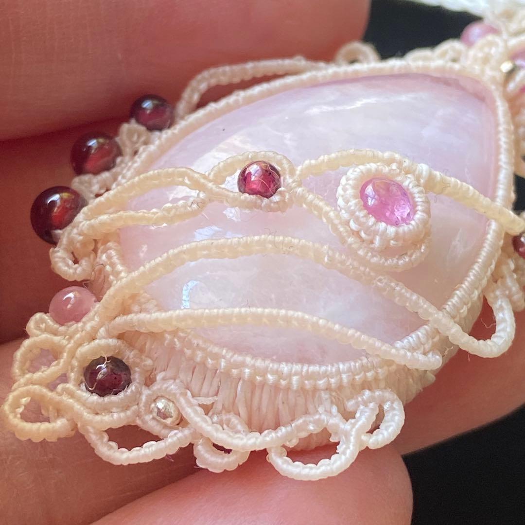 (みきの)♡大粒モルガナイト×2種類のピンクルビーのマクラメネックレス