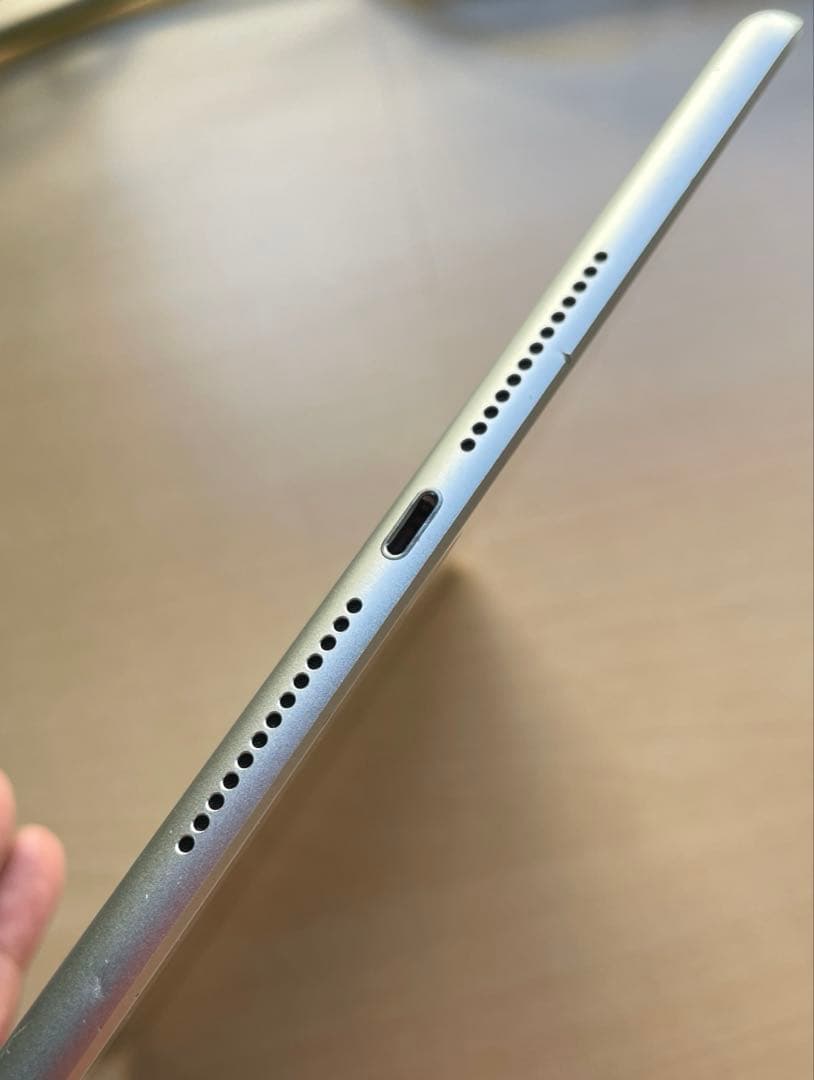 iPad 第6世代　A1893　Wi-Fiモデル　シルバー　32GB #2