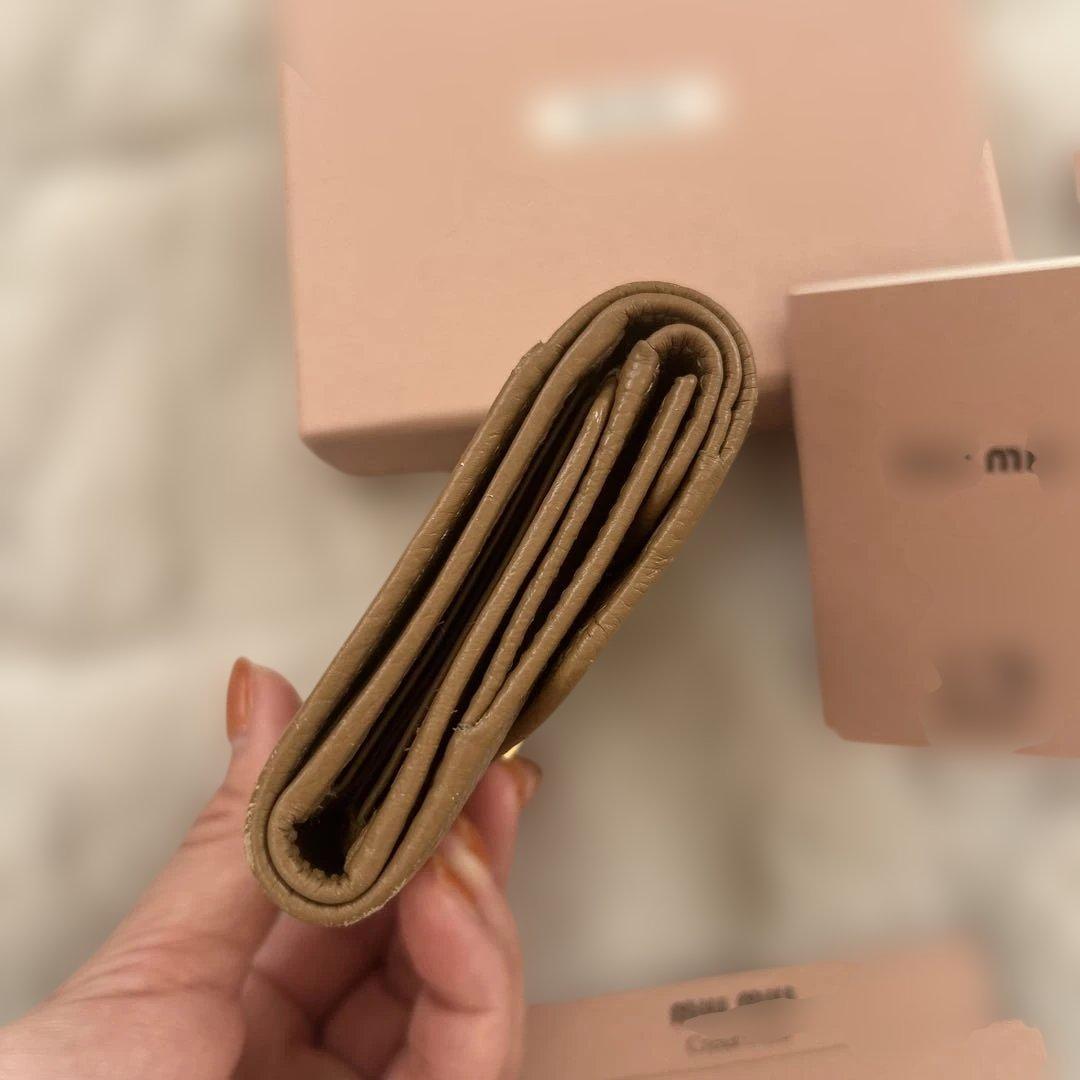 miu miu♡ヴィッテロダイノレザーフラップ付折りミニ財布♡ブラウン