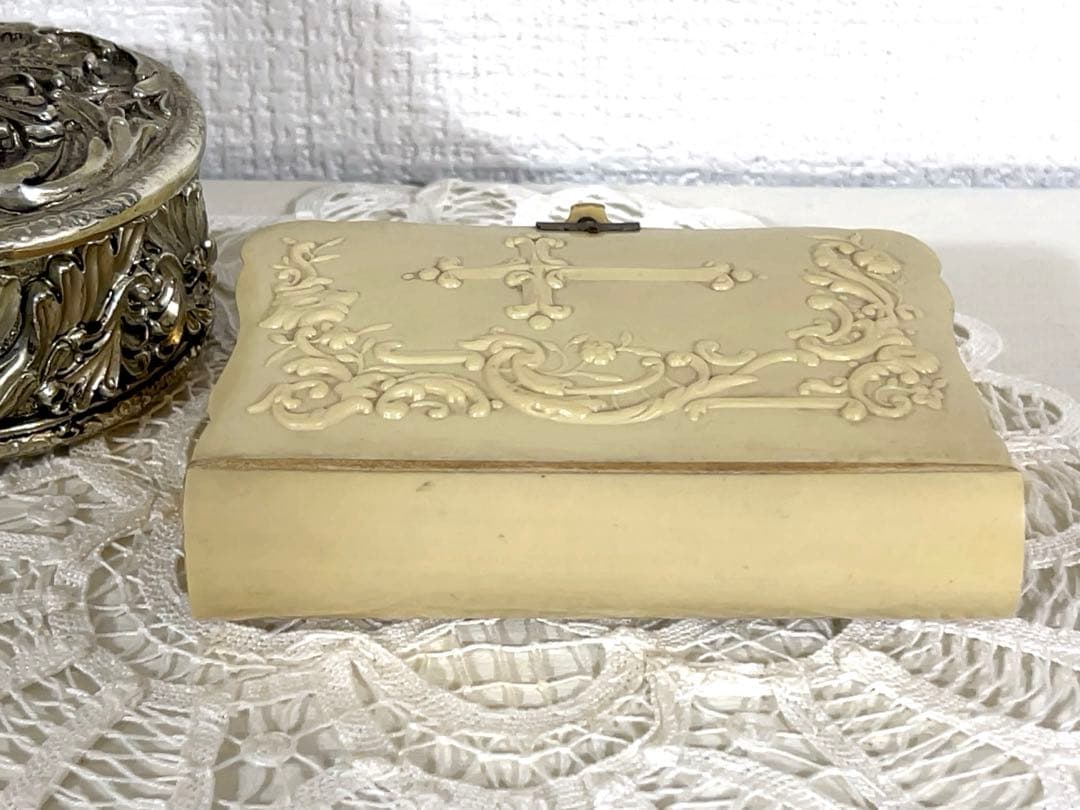 フランスアンティーク＊セルロイドのミゼル祈祷書＊十字架
