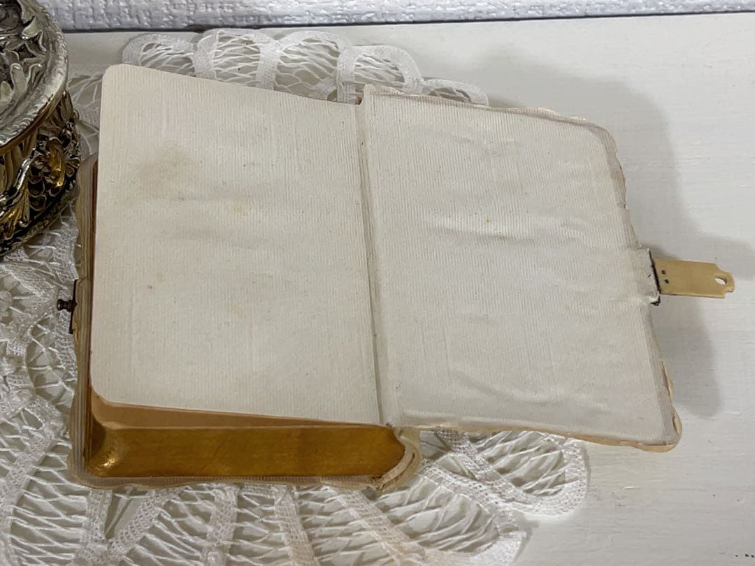 フランスアンティーク＊セルロイドのミゼル祈祷書＊十字架