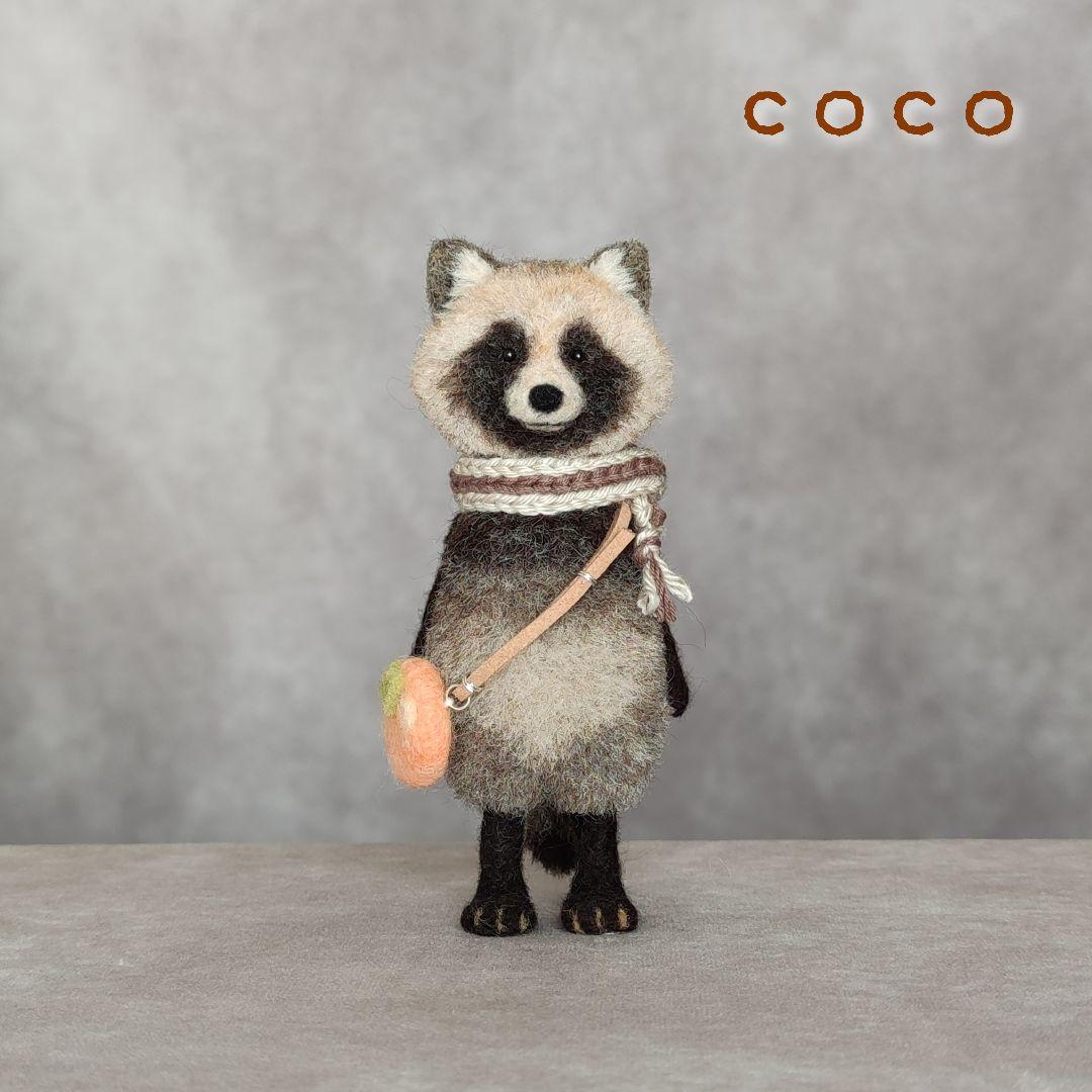 柿ポシェットを下げたたぬきさん