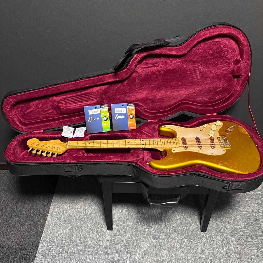 オールゴールド ストラトタイプ　個人制作　セミハードケース(ほぼ新品)弦、付き