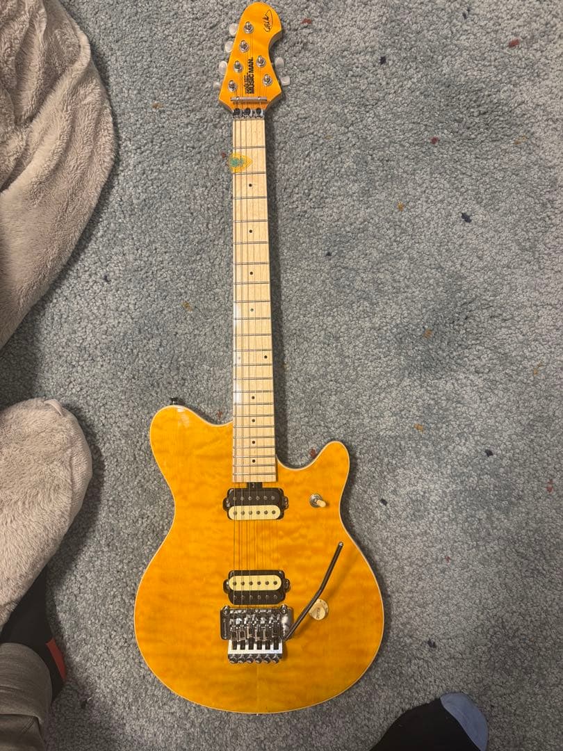 ノーブランド　MUSIC MAN EVH風　ギター