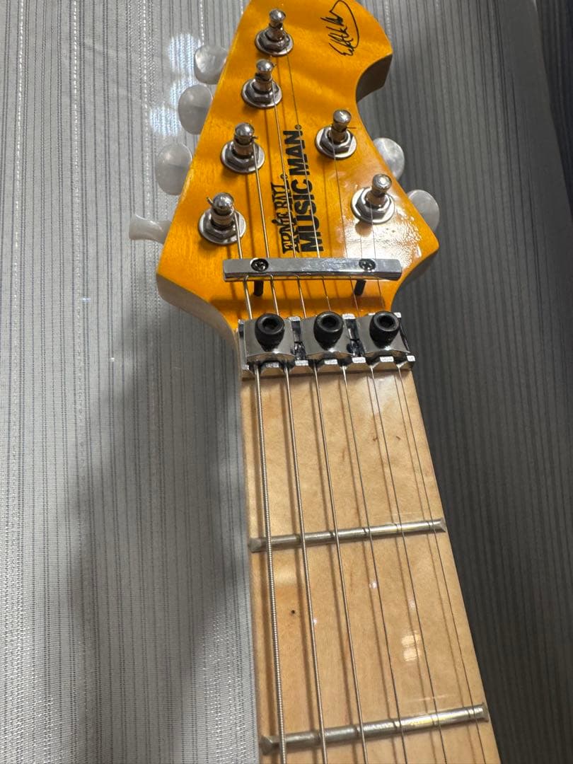 ノーブランド　MUSIC MAN EVH風　ギター