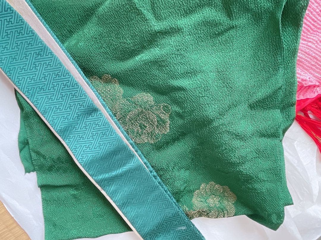 成人式振袖 晴れ着 着物一式 紗綾型 赤白桜 流水紋 純絹 金襴 170cmXL