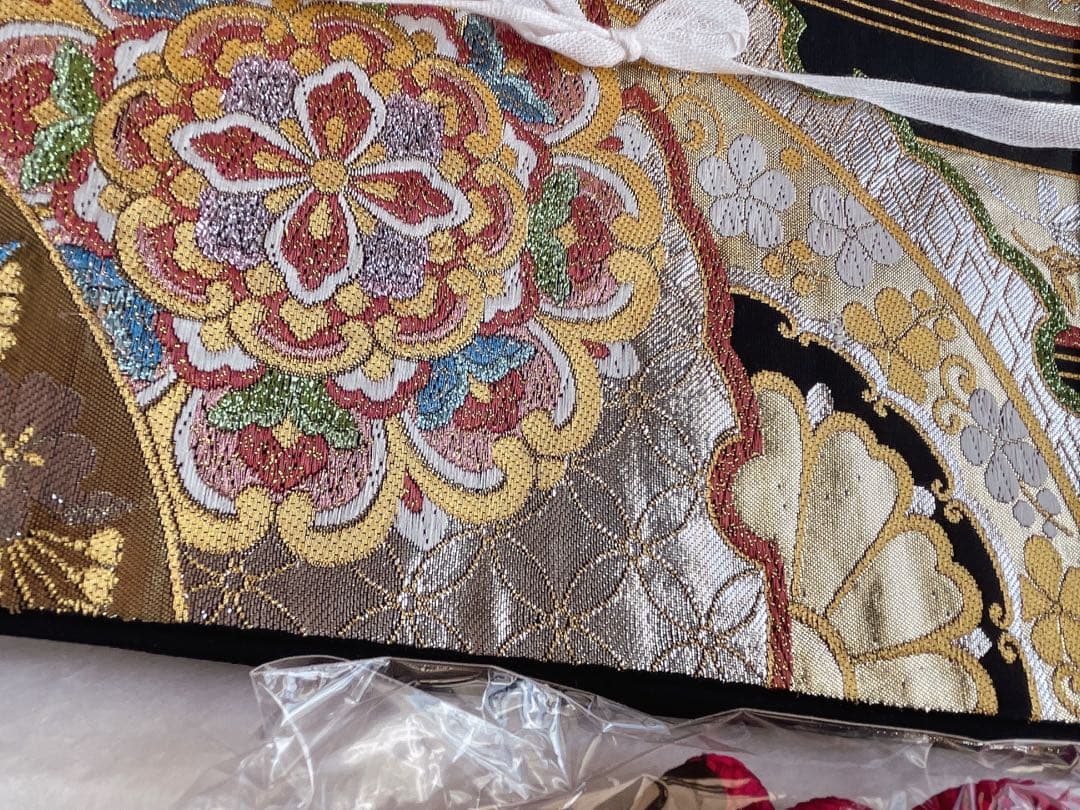 成人式振袖 晴れ着 着物一式 紗綾型 赤白桜 流水紋 純絹 金襴 170cmXL