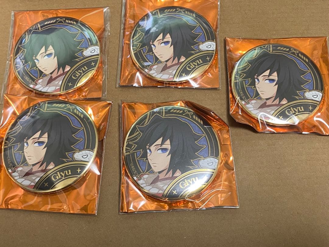 鬼滅の刃 巳年 箔押し 缶バッジ 冨岡義勇 5点セット