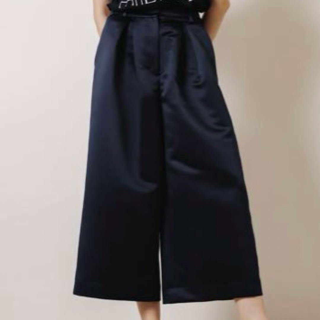 heve. サテンフレアガウチョパンツ　ネイビー