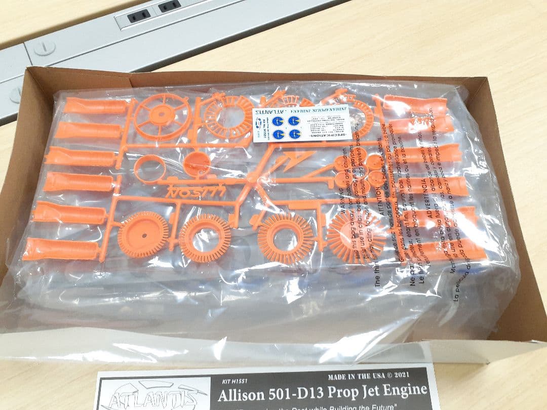 プラモデル　 Allison 501-D13 Prop-Jet Engine