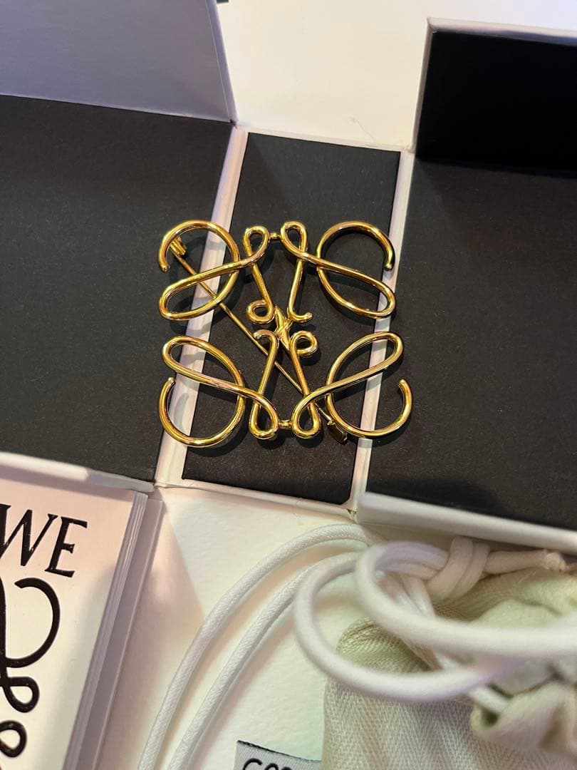 LOEWE アナグラムブローチ　ゴールド