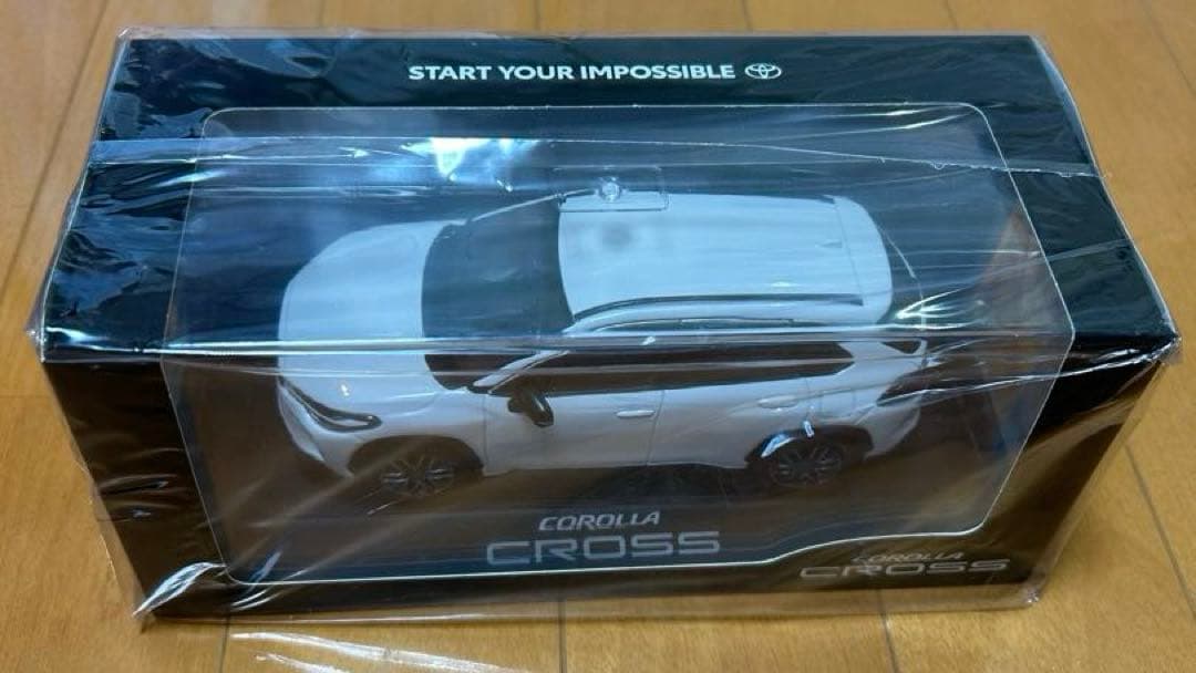 【新品・未開封】トヨタ　カローラクロス　ホワイト　ミニカー