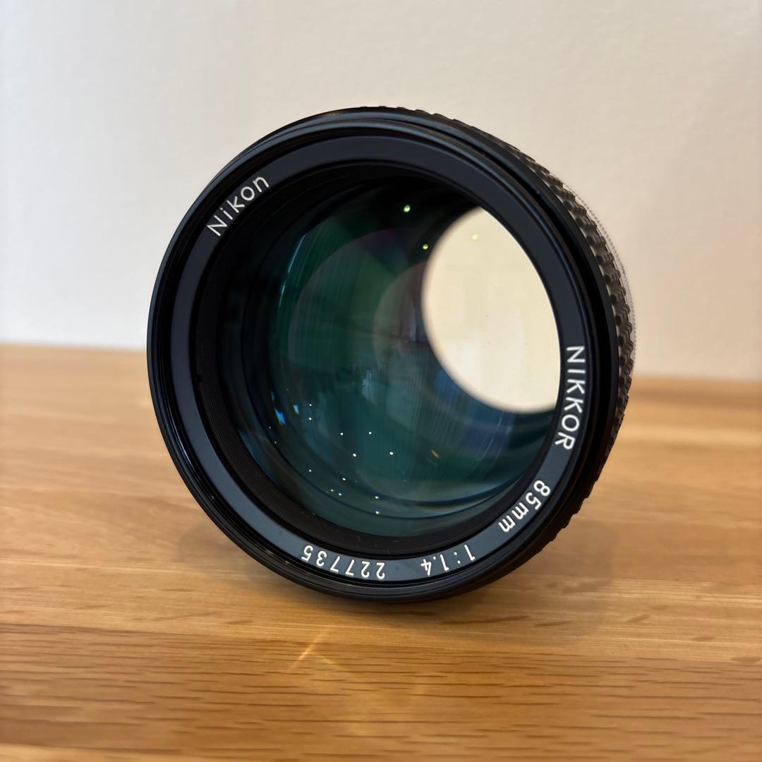 Nikon Nikkor 85mm f/1.4 単焦点レンズ
