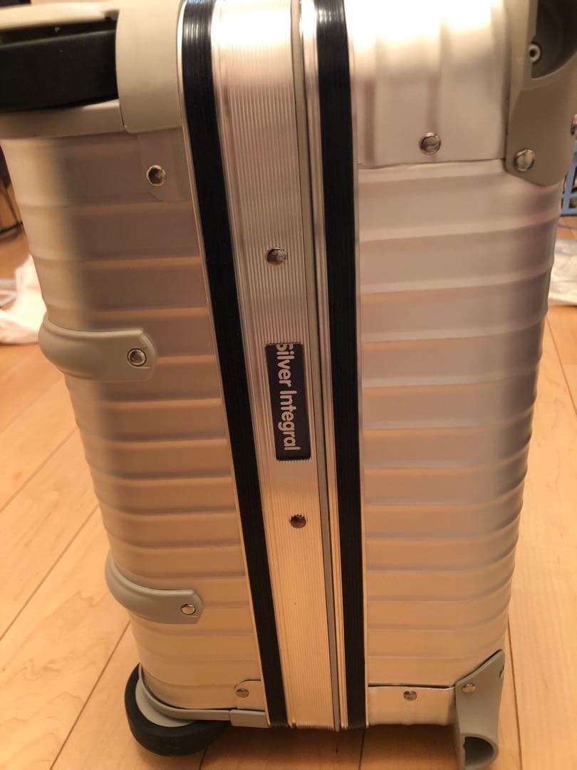 T*a様 RIMOWA リモワ×フォルクスワーゲン　スーツケース　キャリーケース