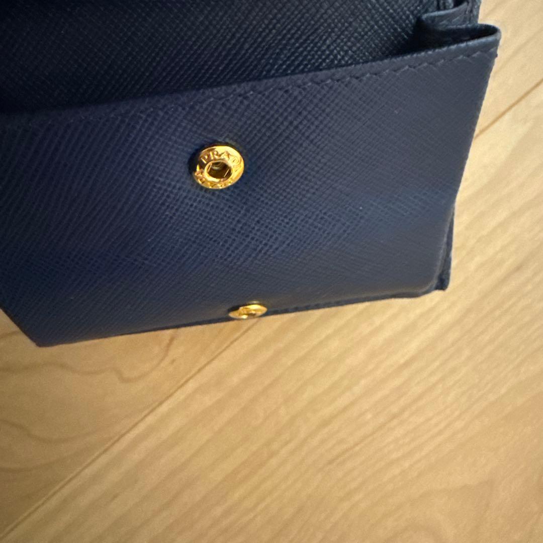 ✨特価✨ プラダ 折り財布 二つ折り 金ロゴ 型押し サフィアーノ ブルー
