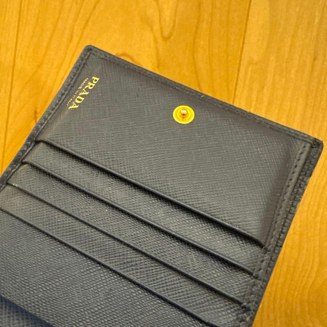 ✨特価✨ プラダ 折り財布 二つ折り 金ロゴ 型押し サフィアーノ ブルー