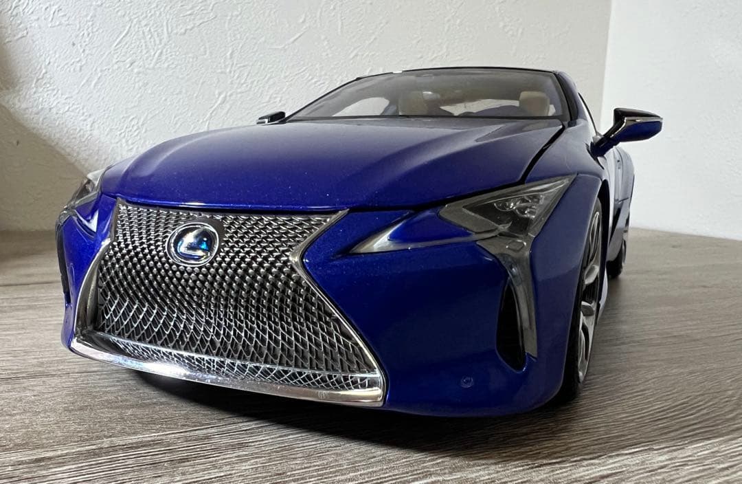 レクサス LC500h 1/18 ミニカー