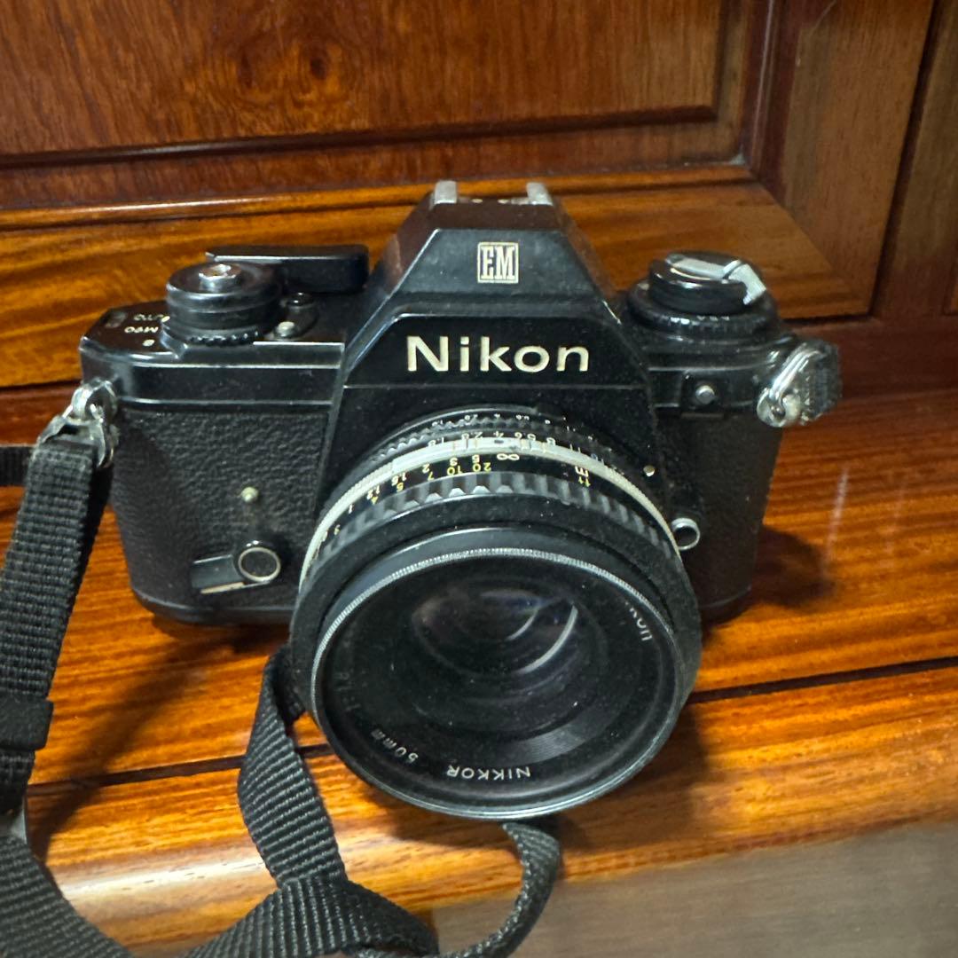 Nikon EM 一眼レフカメラ Nikkor 50mmレンズ付き動作未確認