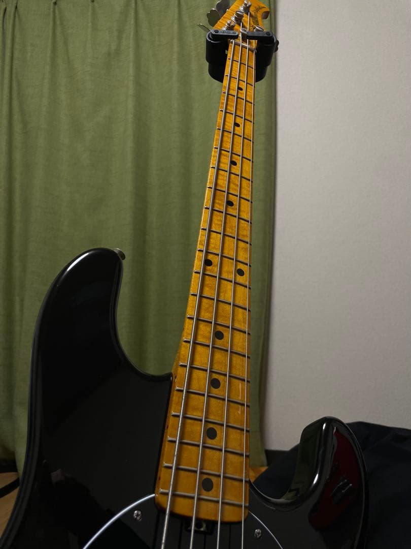 ベース ERNIE BALL MUSAN Stinray Classic Black