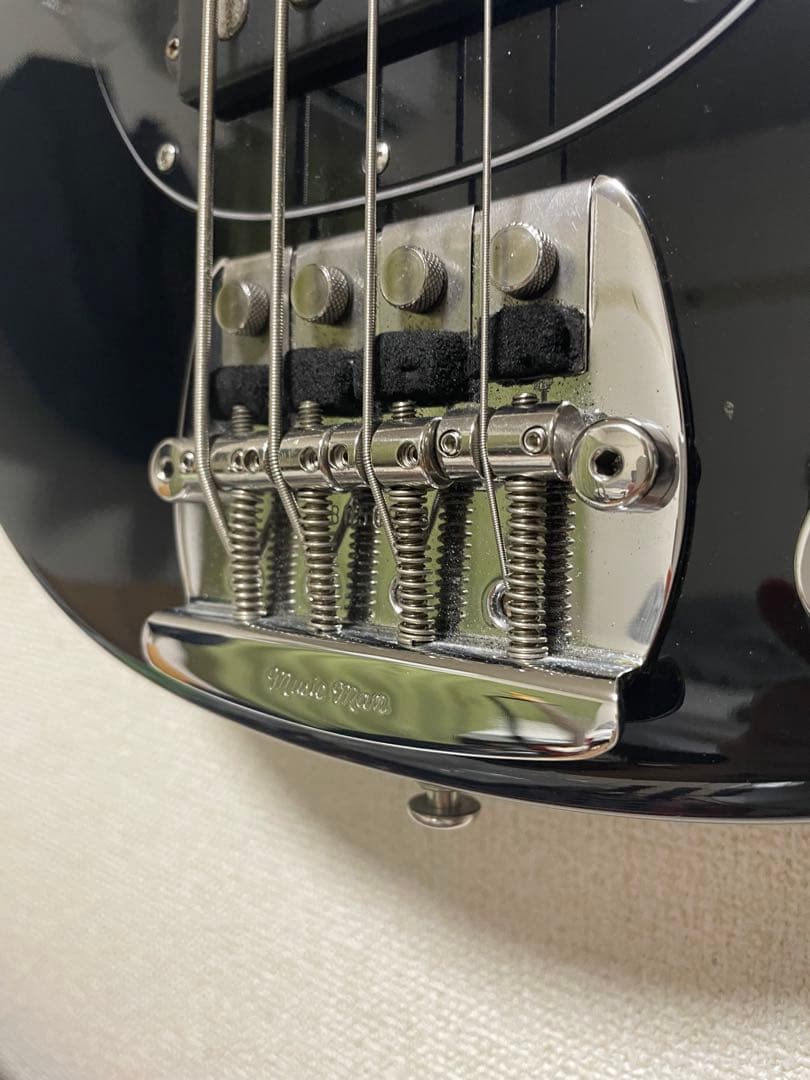 ベース ERNIE BALL MUSAN Stinray Classic Black