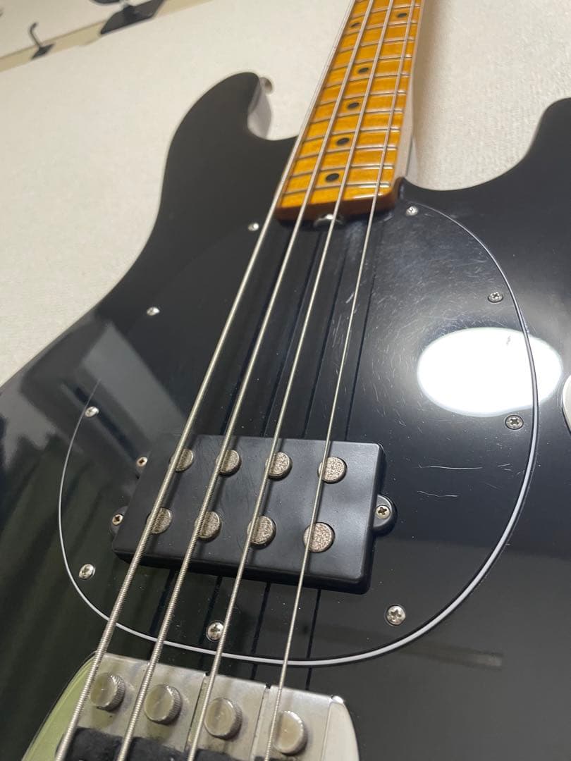 ベース ERNIE BALL MUSAN Stinray Classic Black