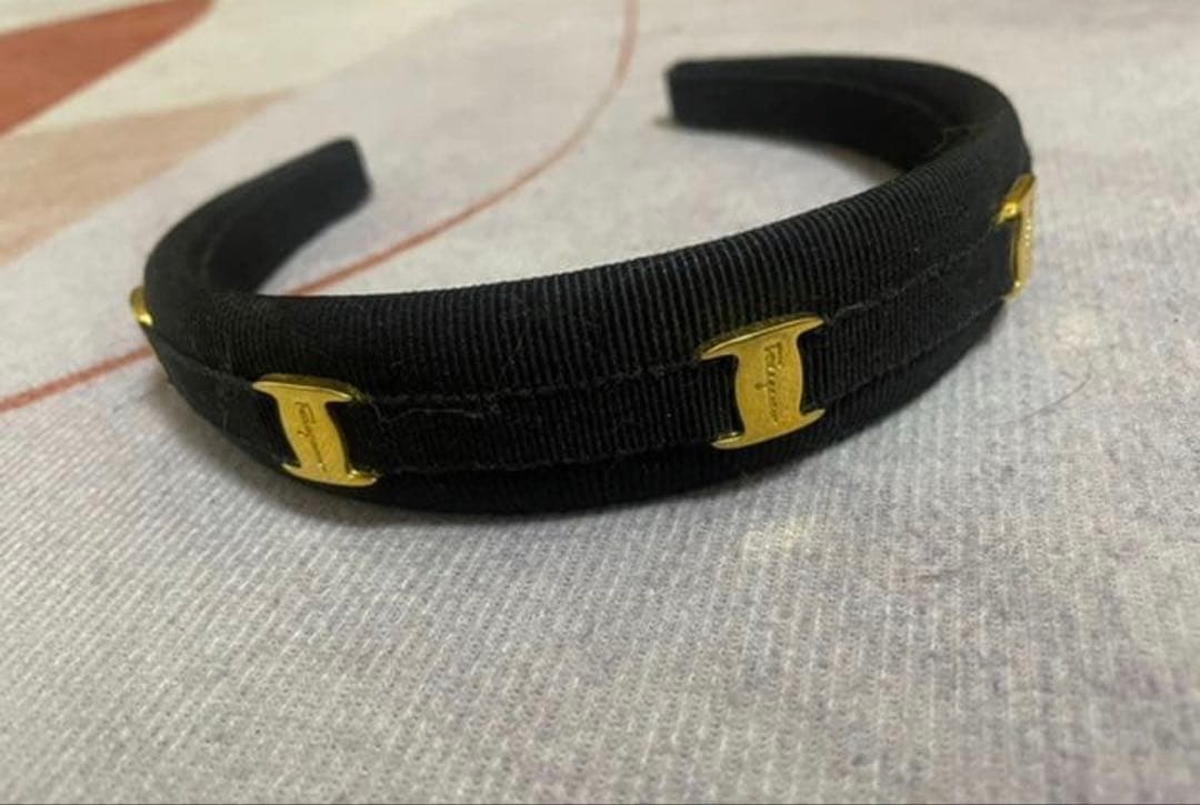 フェラガモ カチューシャ 黒 Ferragamo