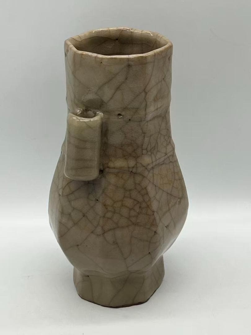 南宋時代 青磁 南宋官窯 米色青磁瓶 貫耳瓶 【旧家蔵出し】希少貴重(A-86)