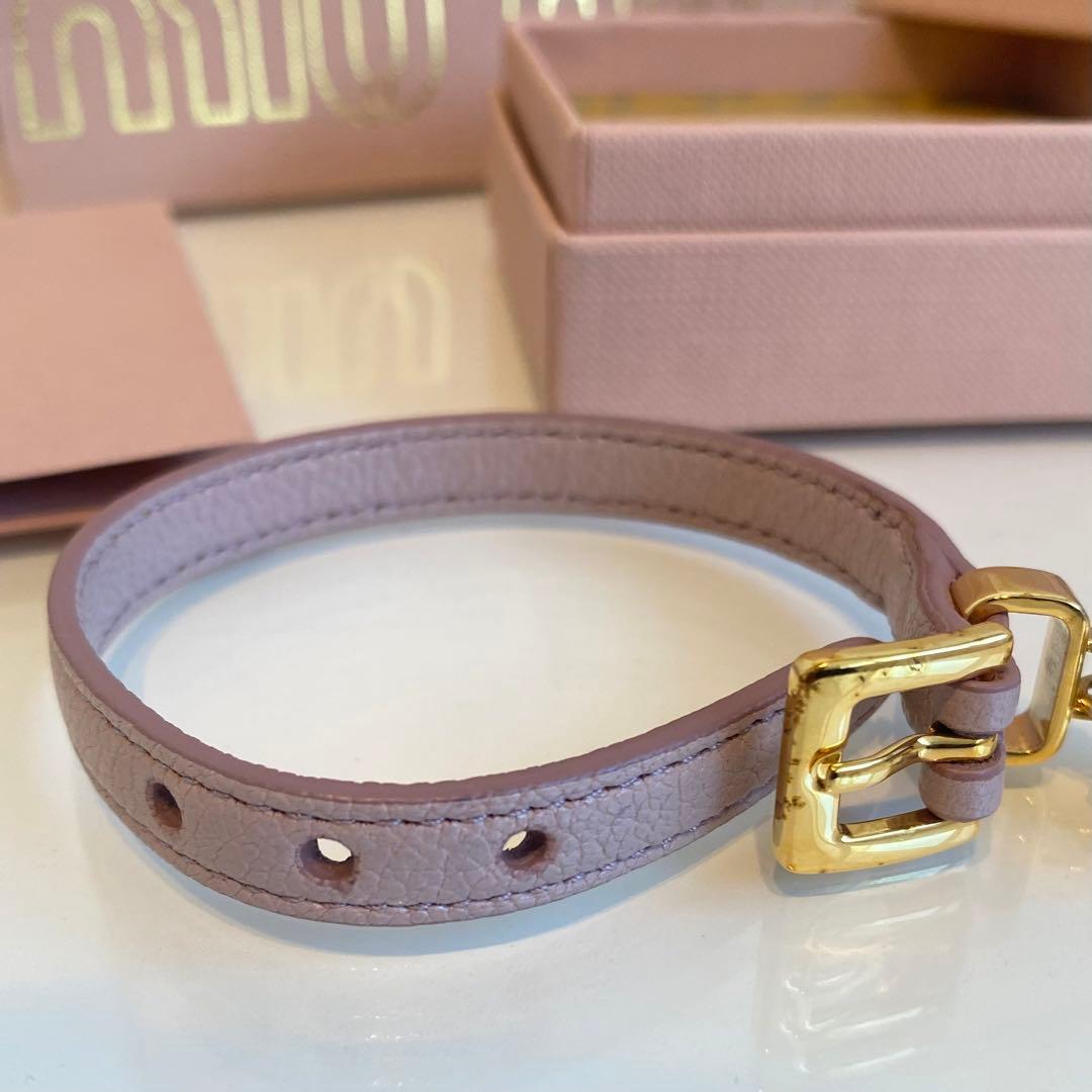 ミュウミュウ　miumiu マドラスレザーブレスレット　ピンク