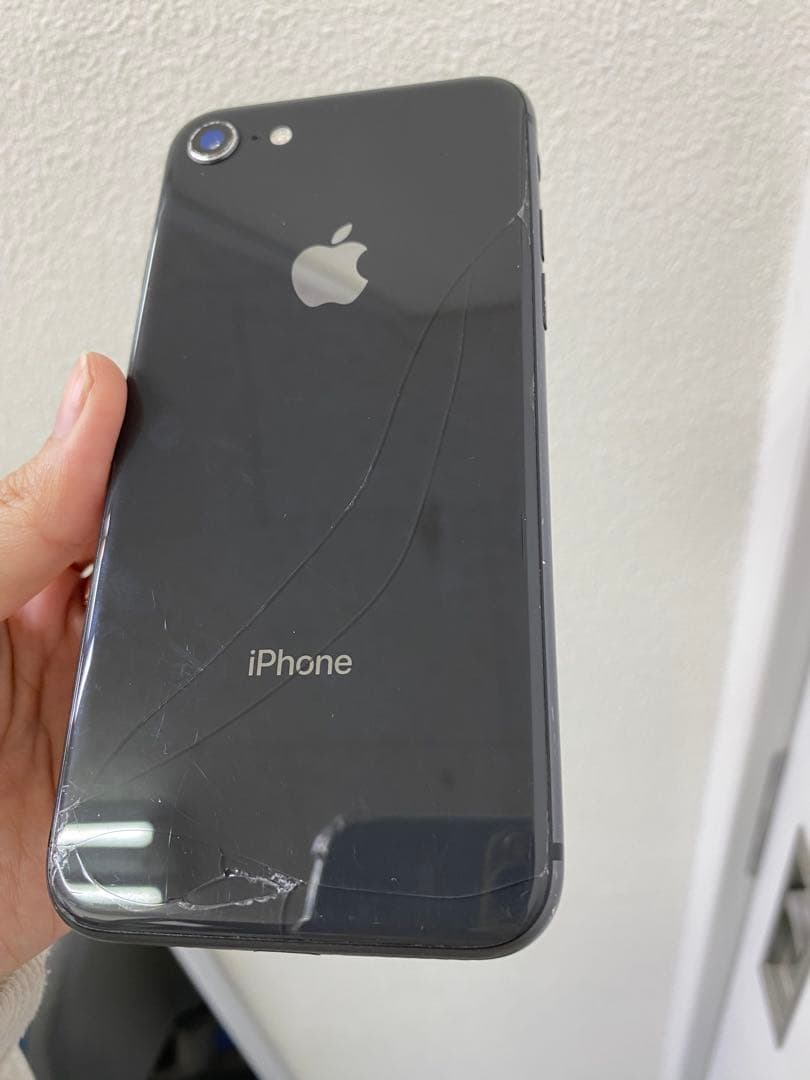 iPhone 8 64GB SIMフリー　75895