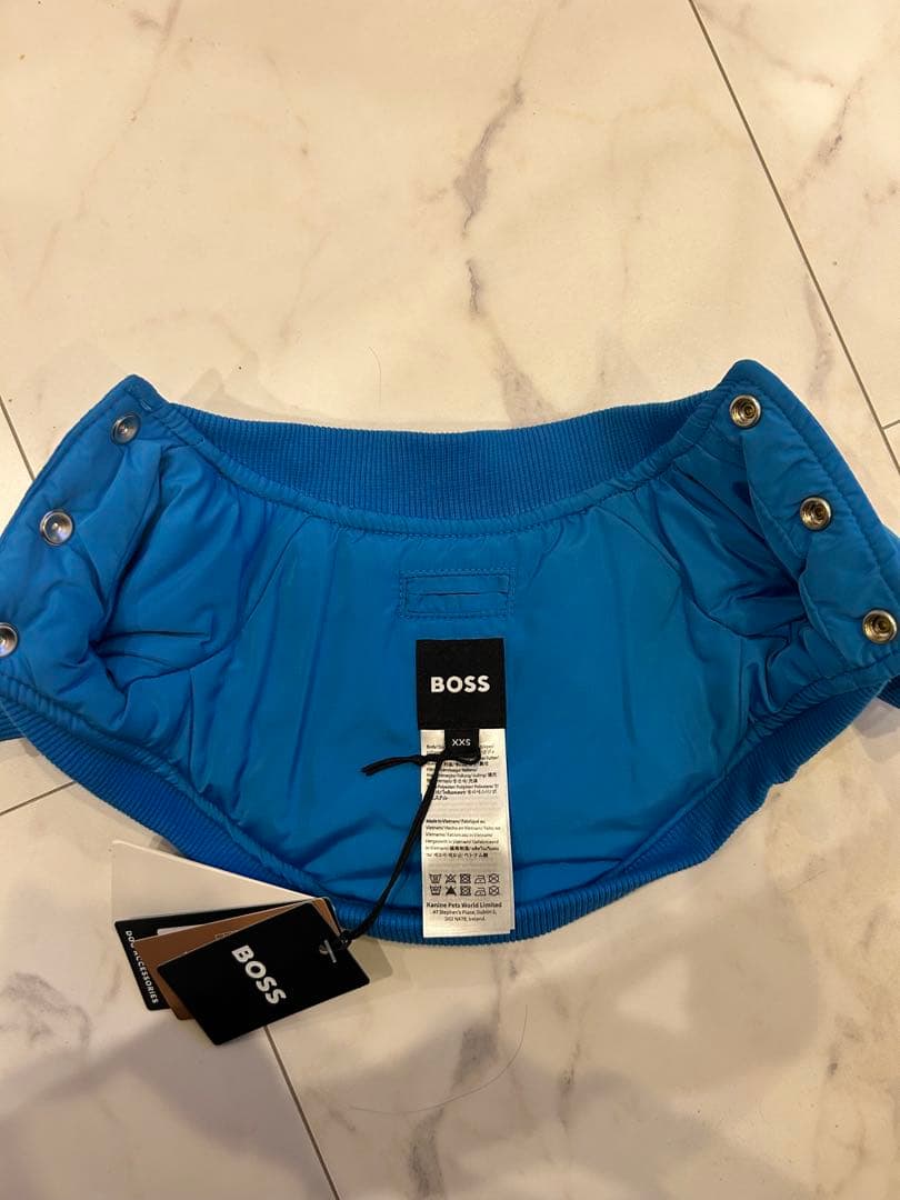 BOSS ダウンジャケット　犬服