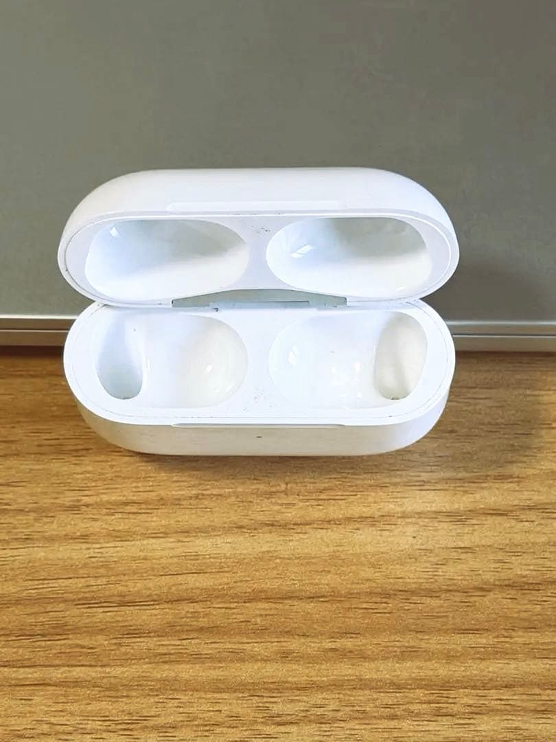 AirPods Pro 3 充電ケースのみ