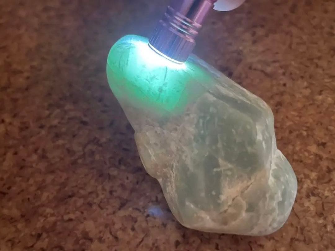 希少！ 糸魚川　水色　翡翠原石　ひすい