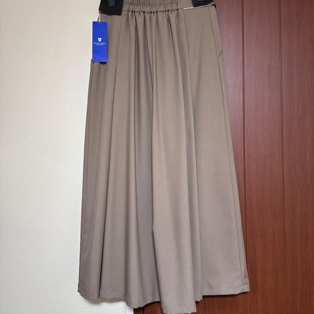 ブルーレーベルベージュ パンツ