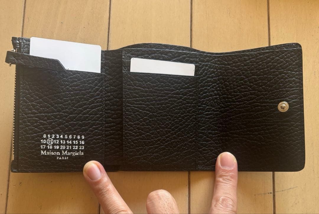 メゾンマルジェラ 三つ折り財布 レディース 黒 SA3UI0010 P4455